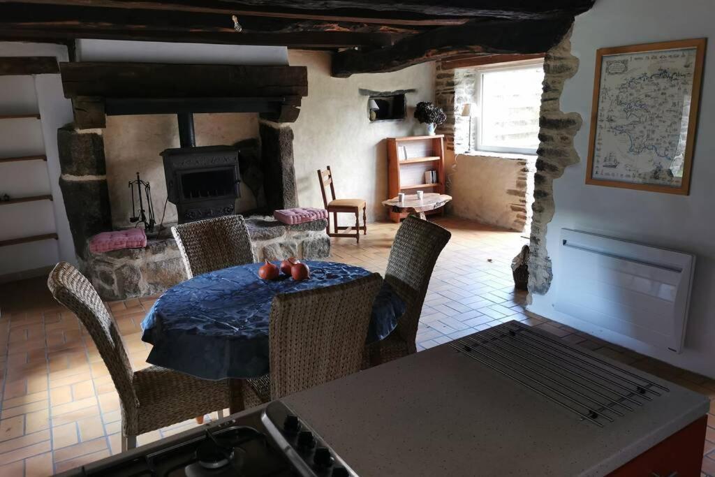 Petite Maison Dans Les Monts D'Arree Ty Coz Commana Exteriér fotografie